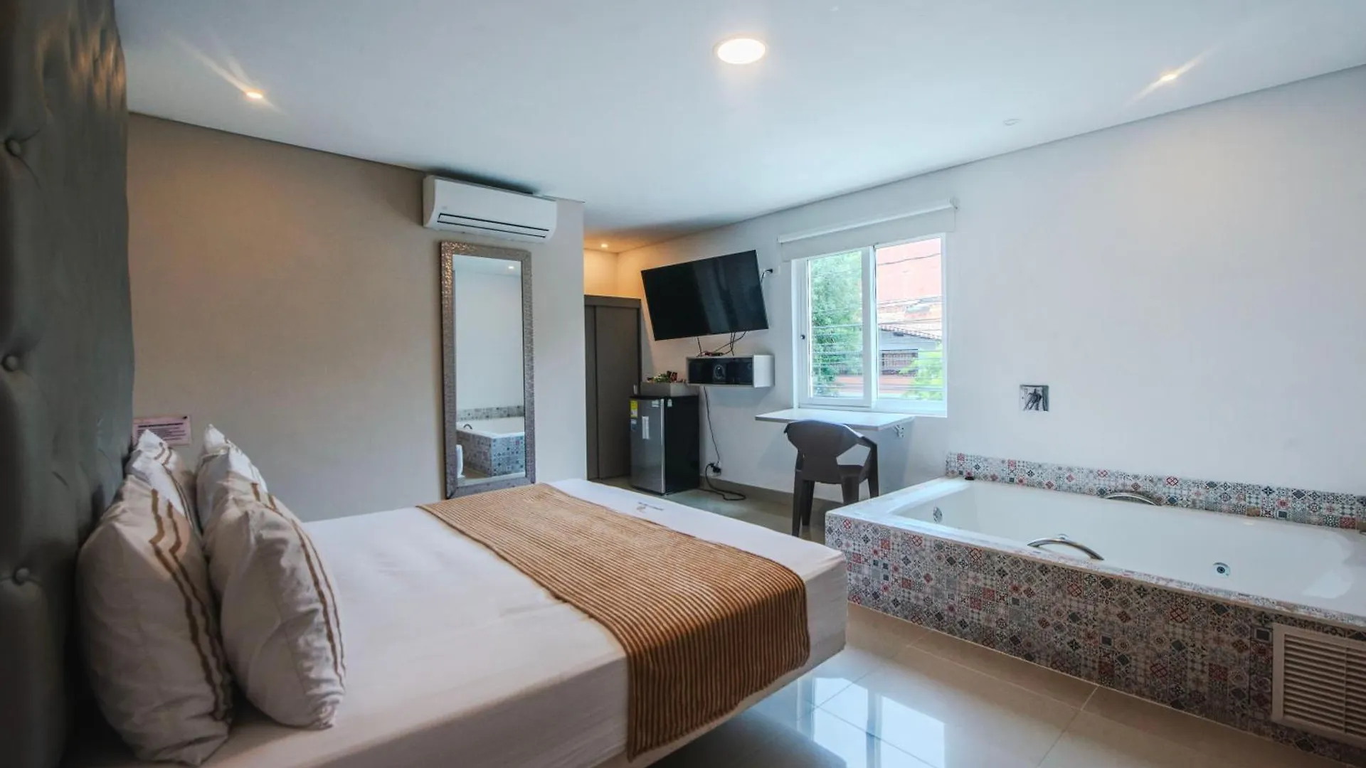 Infinity Hotel Medellín 3*,